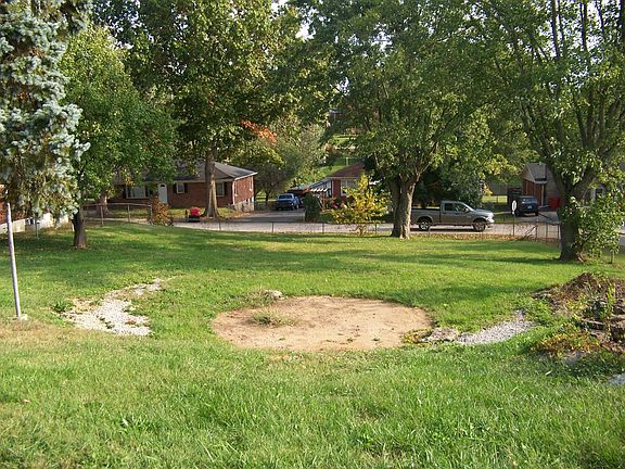 2nd image of 103 Poplar Dr