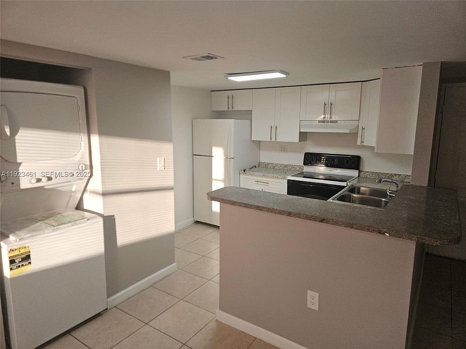 1st image of 9987 Nob Hill Ln #9987