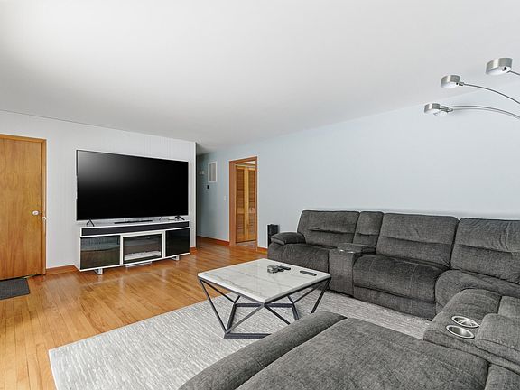 4th image of 225 Dogwood Dr