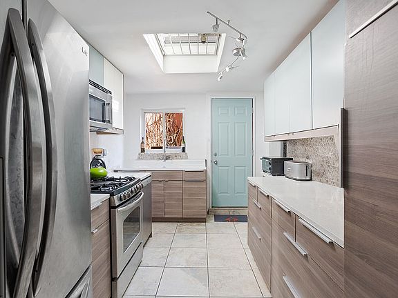 4th image of 124 Pioneer St #1-2