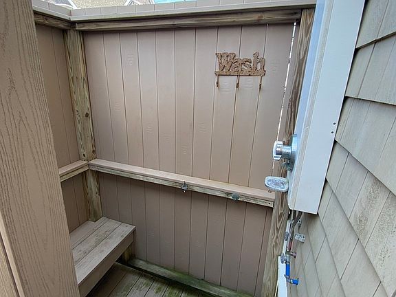 4th image of 21 Hummock Ln