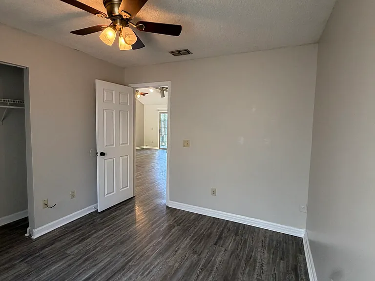 411 Baltic Ct — Photo 18