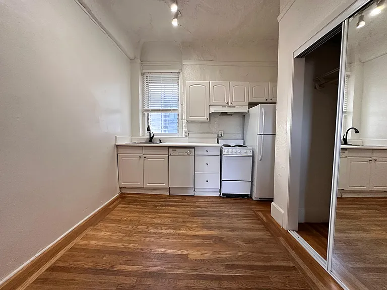 O'Farrell Apartments — Photo 11