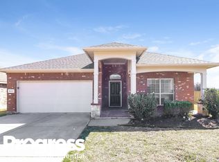 8221 Summer Stream Dr, Fort Worth, TX 76134