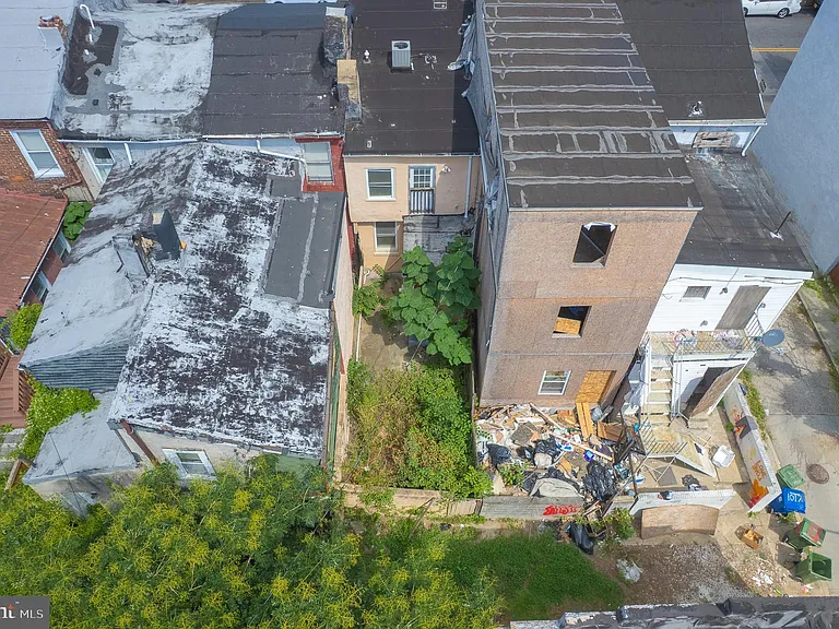 1123 W Lombard St — Photo 6