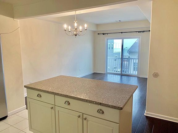 4th image of 6317 Ocean Ave S #2