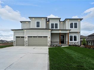 11495 S Montclaire Dr, Olathe, KS 66061