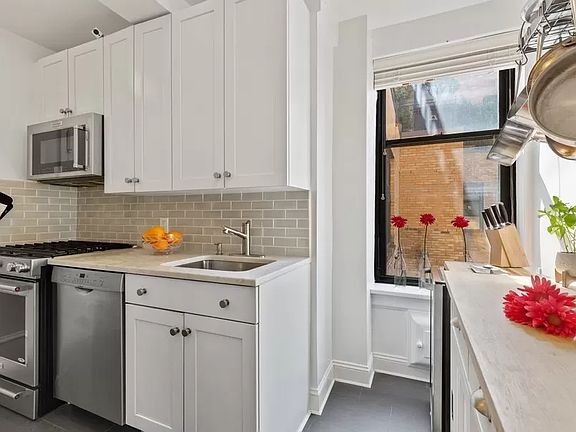 4th image of 200 W 86th St APT 20F