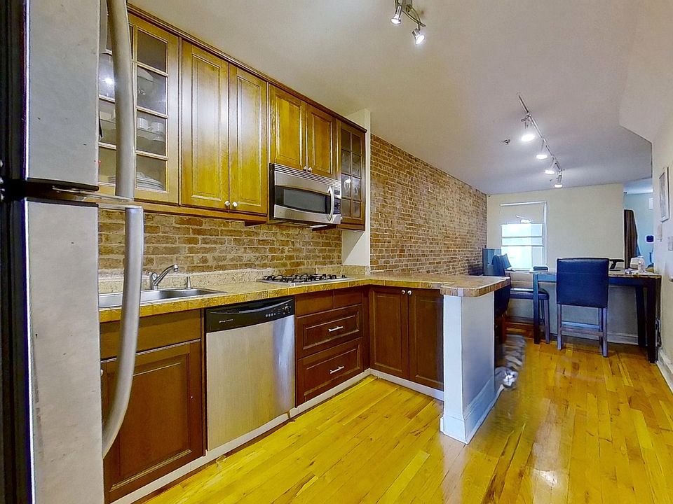1st image of 913 Garden St #4L