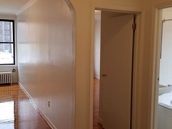 4th image of 220 W 21st St APT 7b