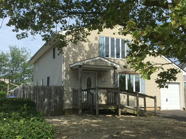 40 Osprey Dr, Toms River, NJ 08753
