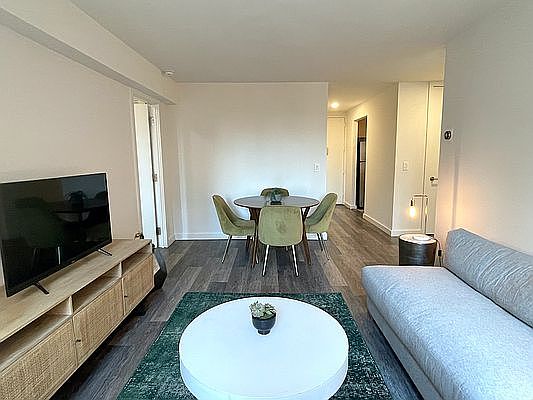 3rd image of 520 W 43rd St APT 4T