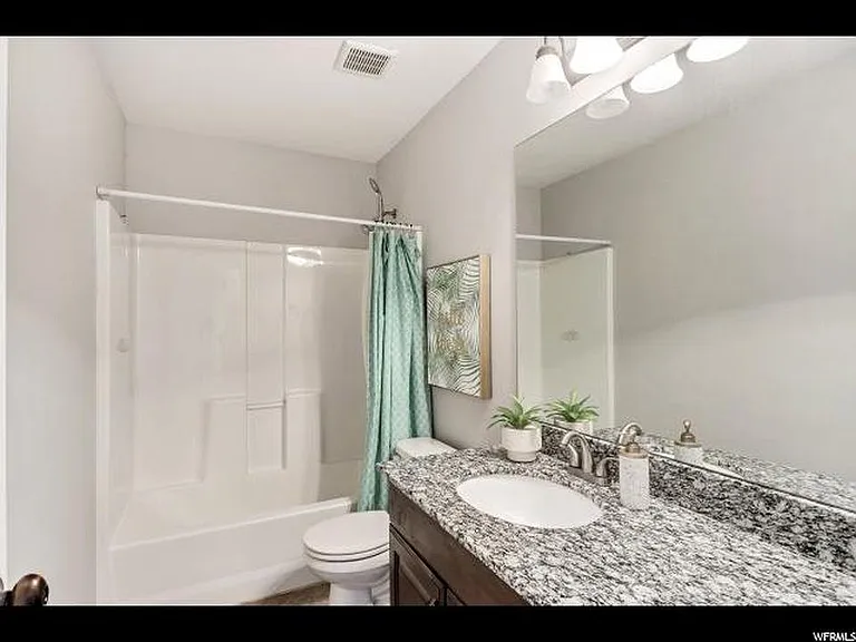 229 E Bridgewater Ln — Photo 5