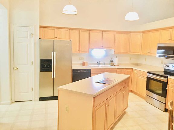 5th image of 302 E Pine Ave