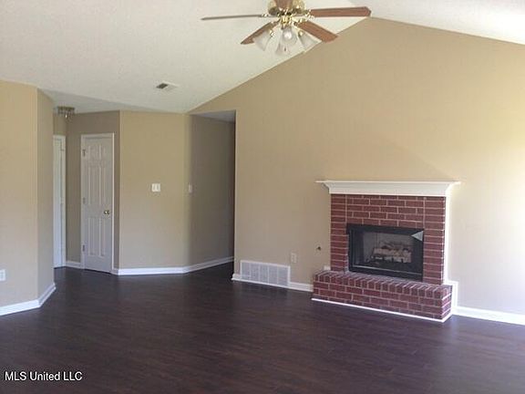 5th image of 1039 Parkview Cir S