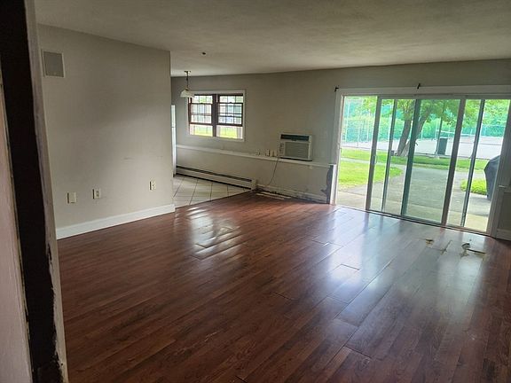 3rd image of 25 Farrwood Ave APT 1