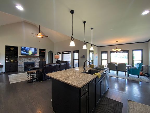 4th image of 1072 Michaela Cir