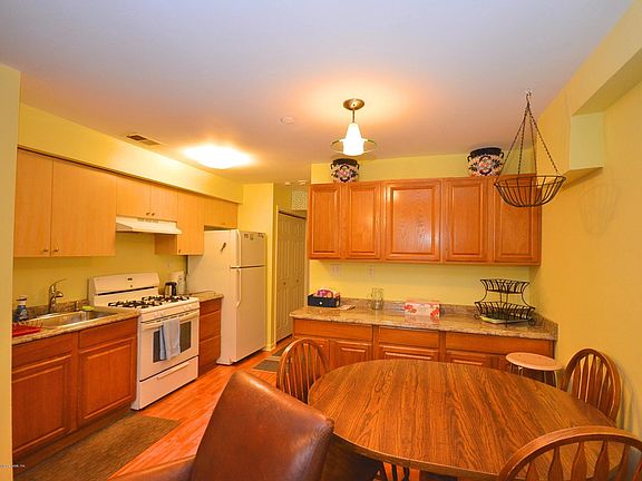 4th image of 15 Mitchell Ln #2