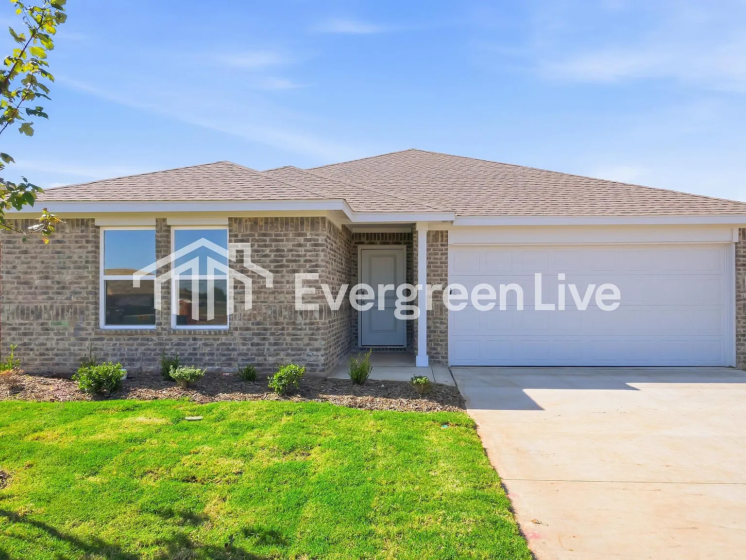 4 bed, 2.0 bath, 1732 sqft, $1,565 — Photo 1