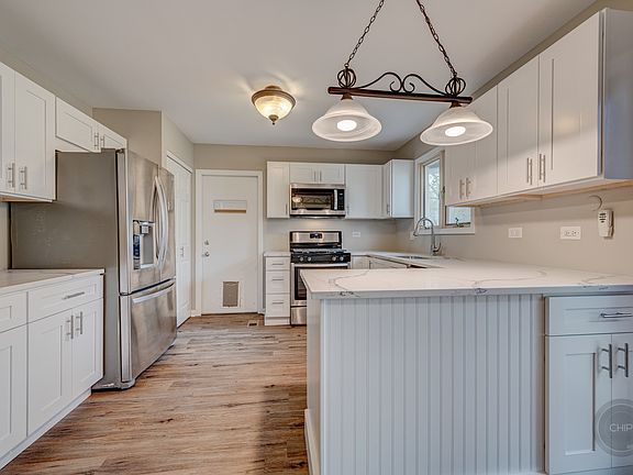 5th image of 4 N Birchwood Dr