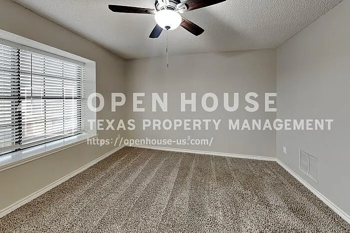 2512 Melissa Ln — Photo 14