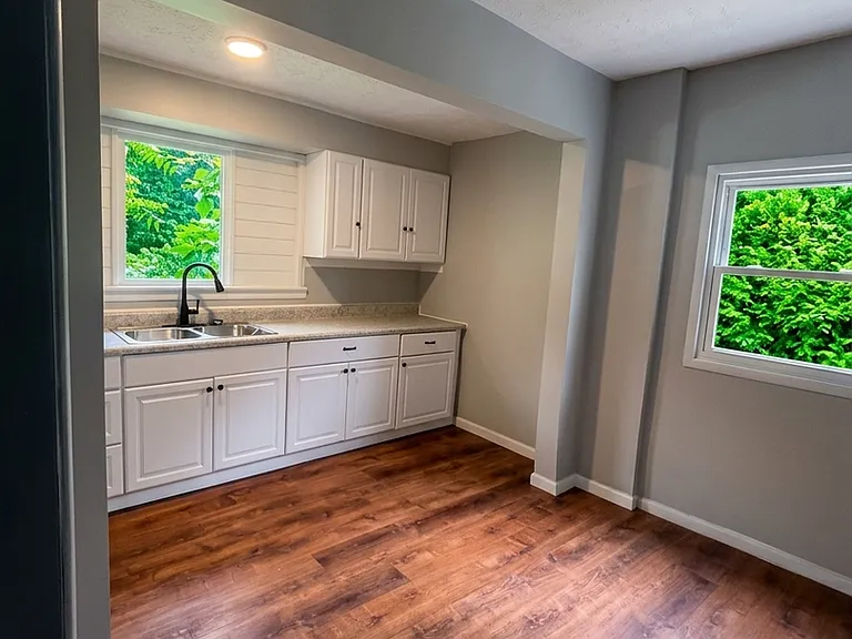 801 Dayton St — Photo 2