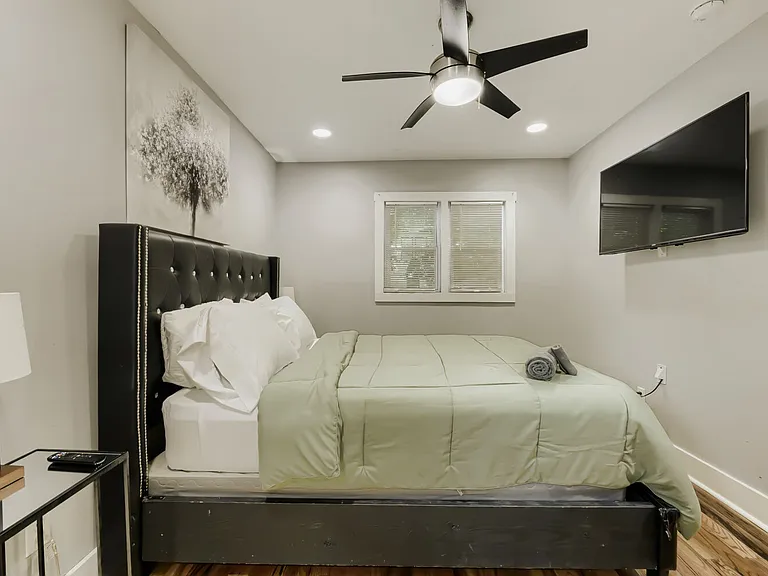 1089 McDaniel St SW — Photo 3