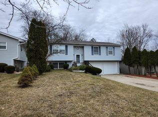 1522 Clayton Marsh Dr, Lake In The Hills, IL 60156