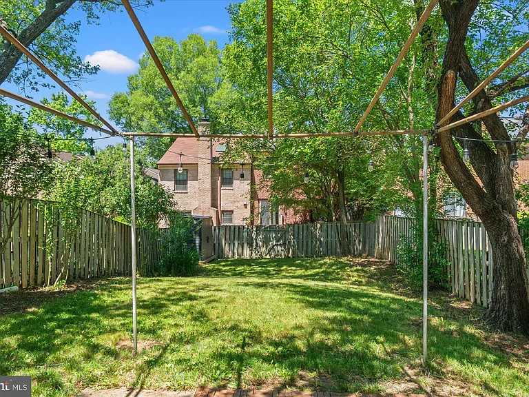 1026 N Pelham St — Photo 35
