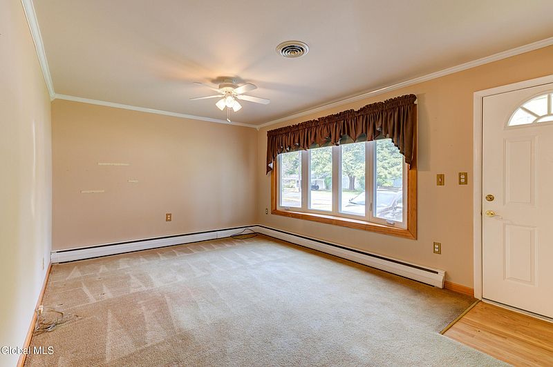 4th image of 135 Cherry Avenue