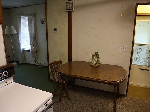 5th image of 22 S Plum St