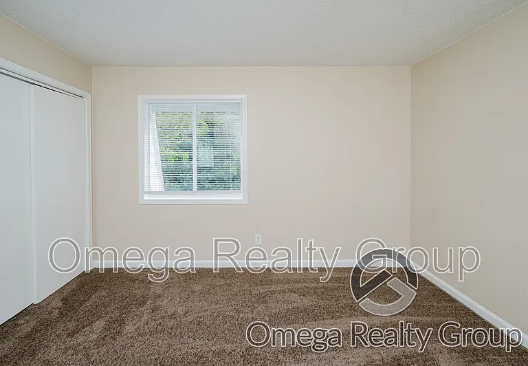 Camelot Apartments — Photo 38