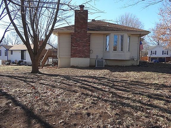3rd image of 700 SE Silver Ct