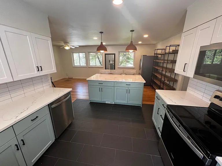 826 Claremont Ct — Photo 11