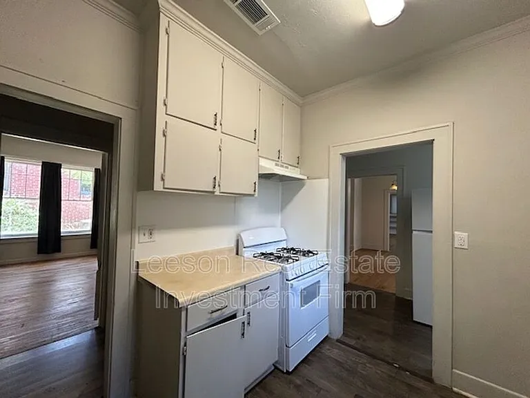 142 E Jordan St — Photo 10