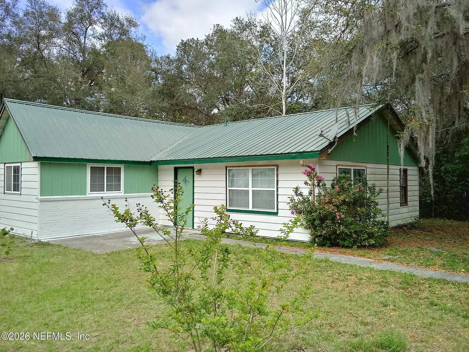 3 bed, 2.0 bath, 1824 sqft, $1,500 — Photo 1