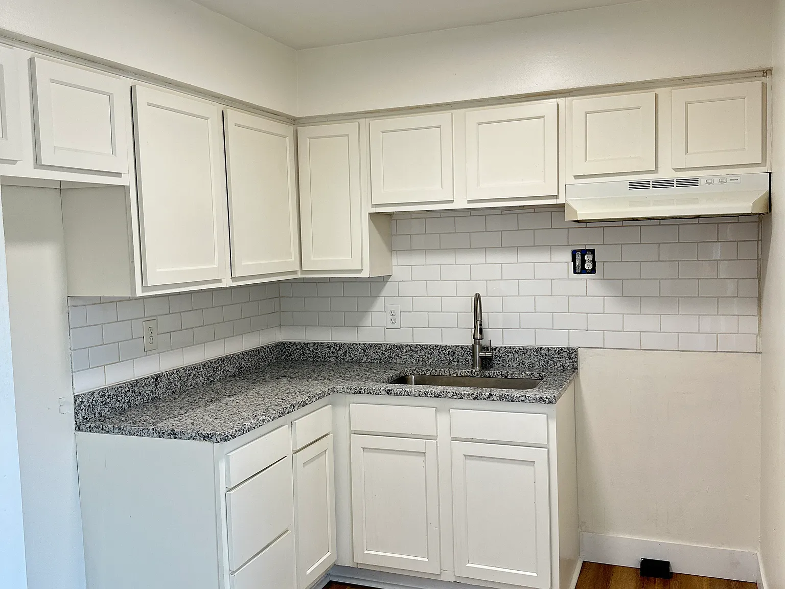 2 bed, 1.5 bath, 1350 sqft, $1,300 — Photo 2