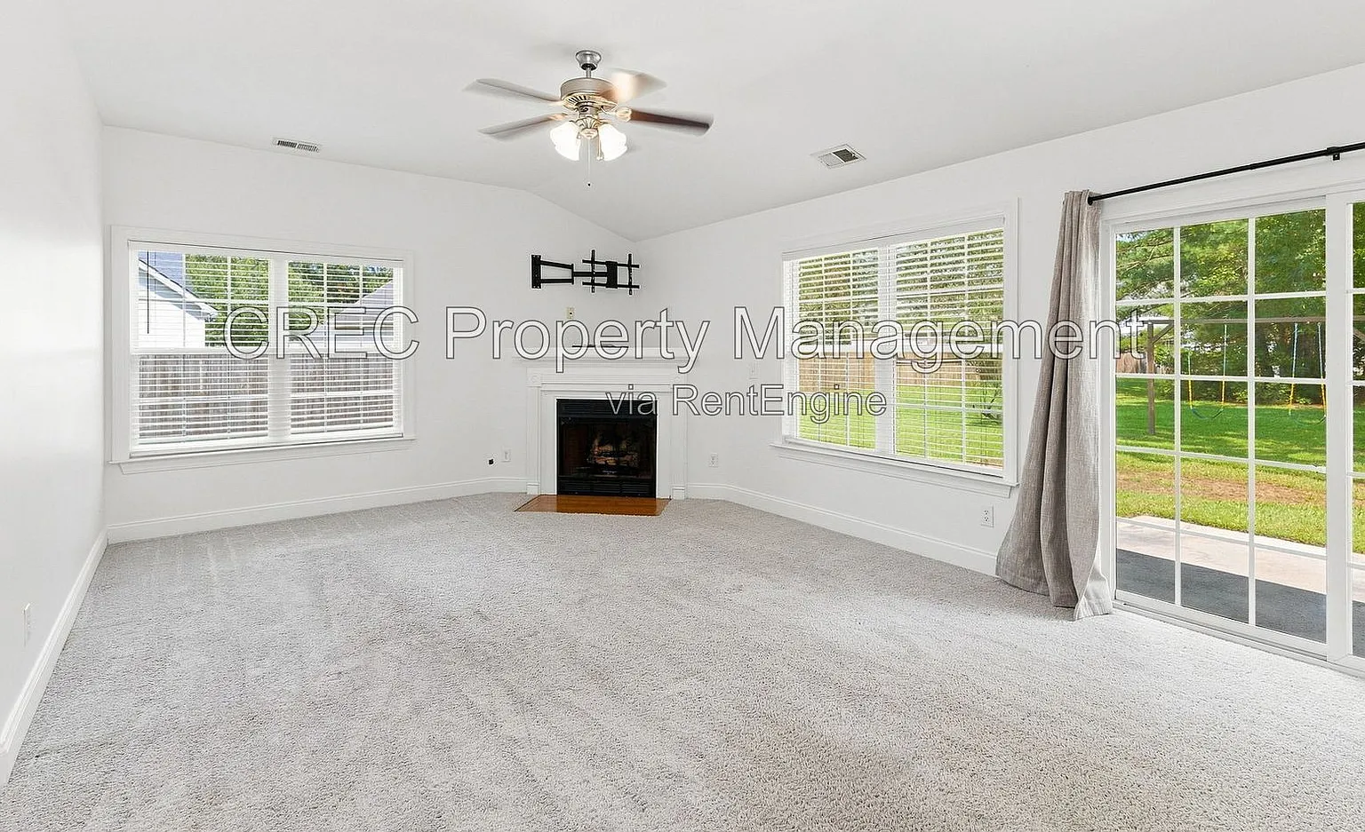 3 bed, 2.0 bath, 1728 sqft, $2,300 — Photo 2