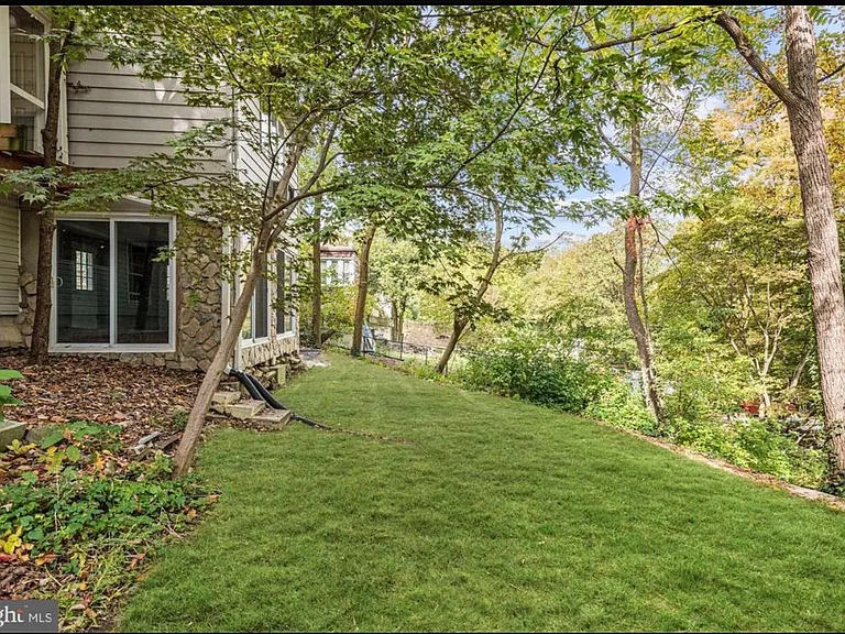612 W Joppa Rd — Photo 29