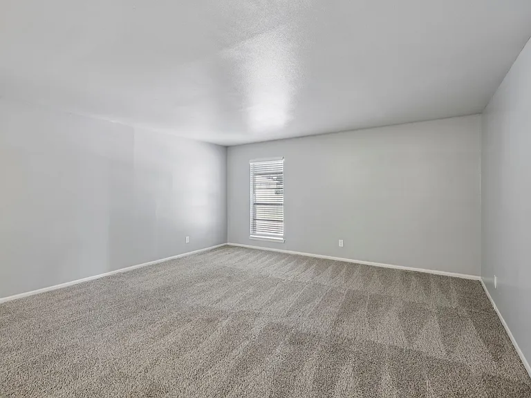 Premier Gardens Apartments — Photo 23