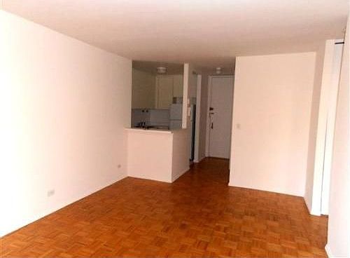 2nd image of 20 E 89th St