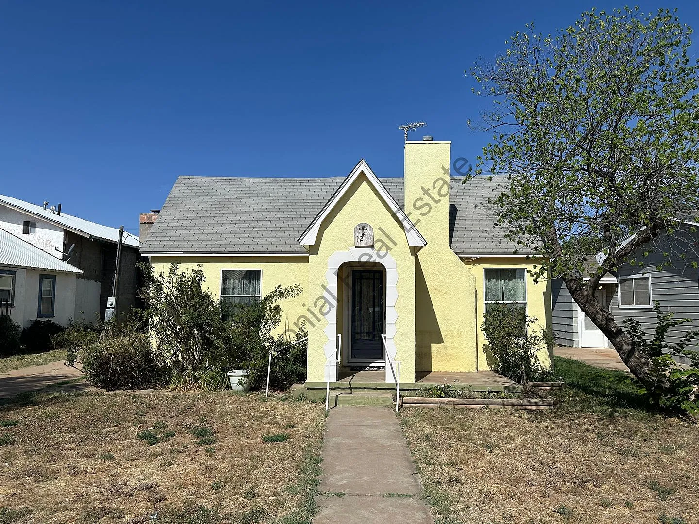 Cozy 2 Bed 1 bath house with detached garage and central Heat and air. — Photo 1