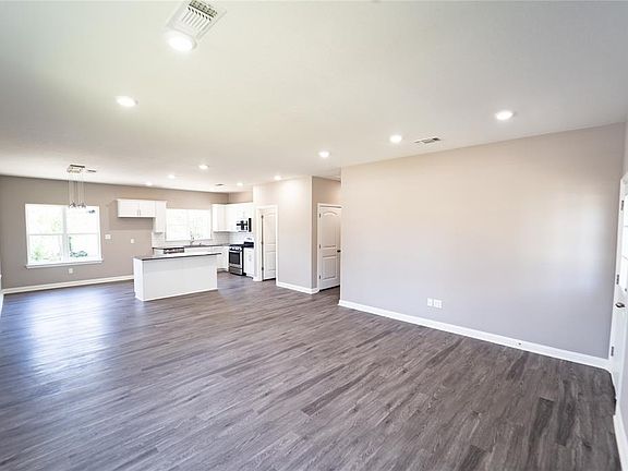 3rd image of 305 S McAmis St