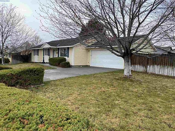 3rd image of 3031 Iris St