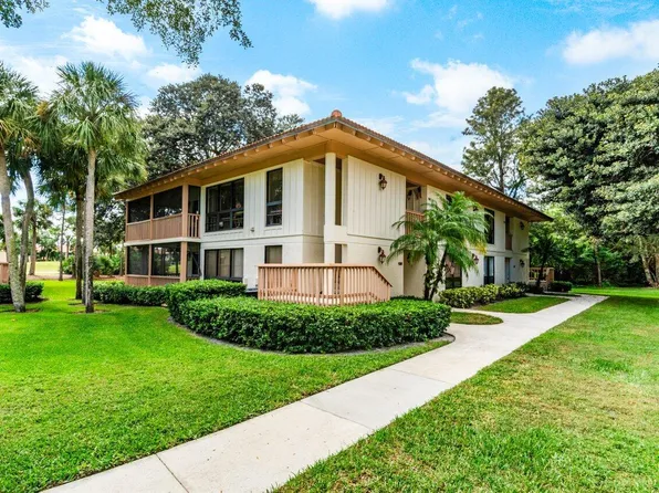 138 Brackenwood Road, Palm Beach Gardens, FL 33418