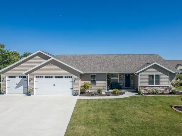 N8952 Blackoak St, Menasha, WI 54952