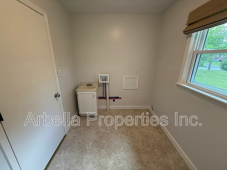 1713 Seward Dr — Photo 25