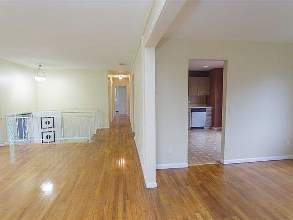 5th image of 8 Bradley Dr