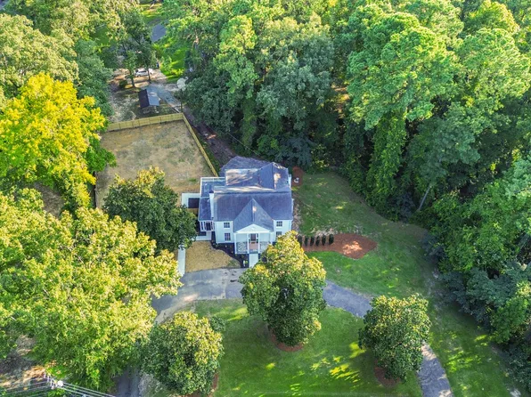 615 Spring Ln, Sanford, NC 27330