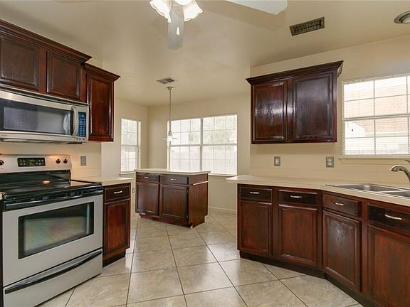 2nd image of 3208 Fayette Dr